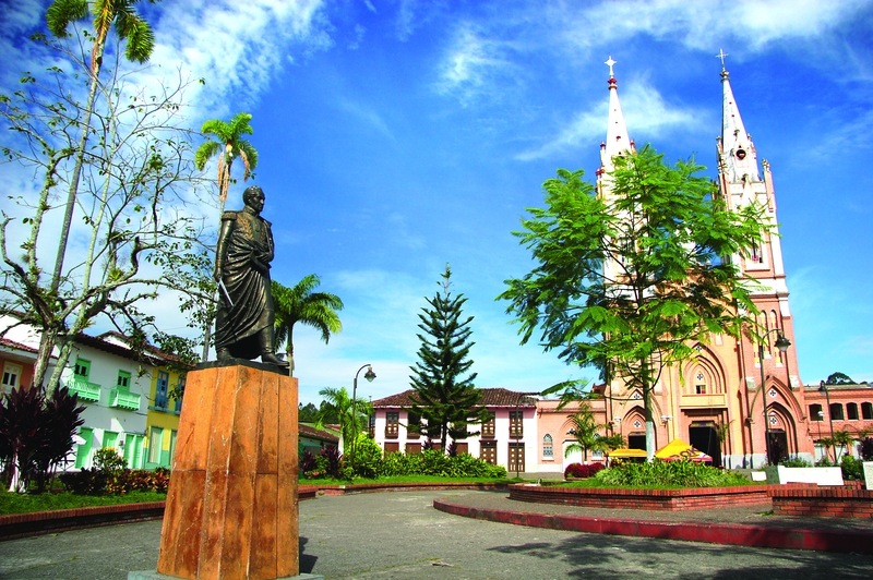 Marsella, este bello municipio, uno de los más emblemáticos de todo el eje cafetero, se halla al abrigo de la montaña.